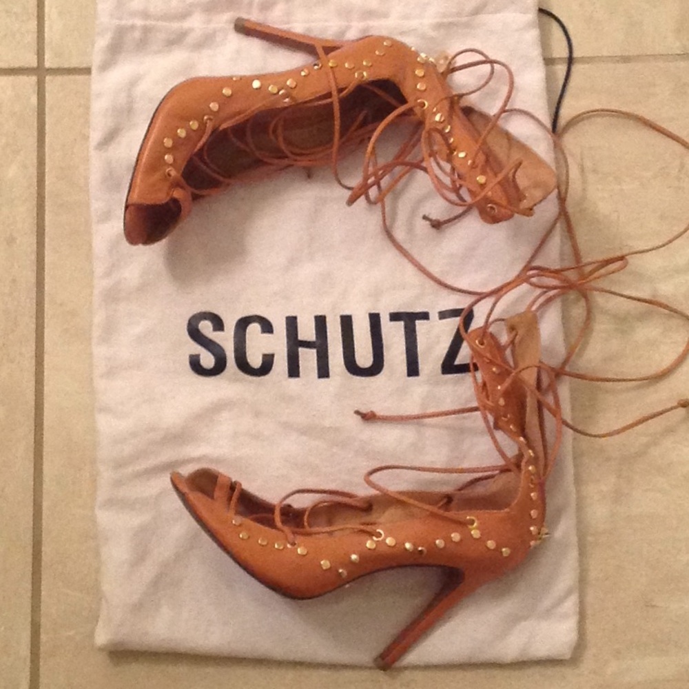 Schutz lace up tan leather heels gold studs 37 7